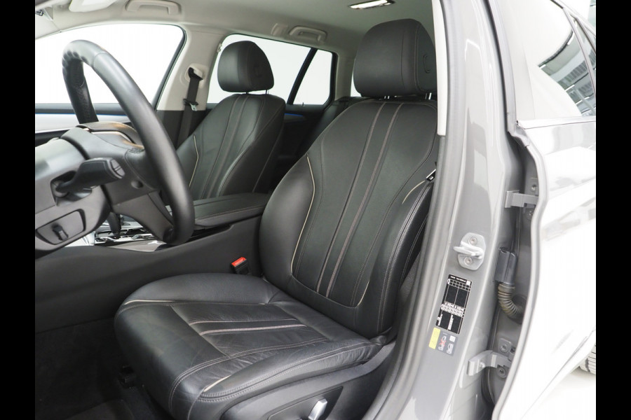 BMW 5 Serie Touring 520e | LED Grille | Keyless | Leder | Sfeerlicht | Camera | Memory | Cruise | Carplay