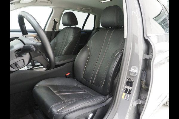 BMW 5 Serie Touring 520e | LED Grille | Keyless | Leder | Sfeerlicht | Camera | Memory | Cruise | Carplay