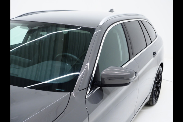 BMW 5 Serie Touring 520e | LED Grille | Keyless | Leder | Sfeerlicht | Camera | Memory | Cruise | Carplay