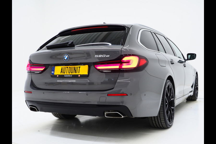 BMW 5 Serie Touring 520e | LED Grille | Keyless | Leder | Sfeerlicht | Camera | Memory | Cruise | Carplay