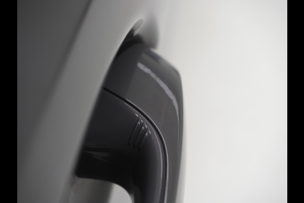 BMW 5 Serie Touring 520e | LED Grille | Keyless | Leder | Sfeerlicht | Camera | Memory | Cruise | Carplay