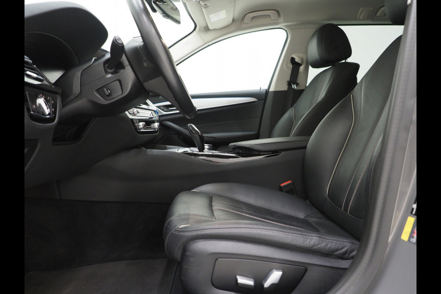 BMW 5 Serie Touring 520e | LED Grille | Keyless | Leder | Sfeerlicht | Camera | Memory | Cruise | Carplay