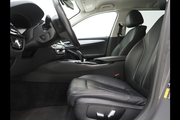BMW 5 Serie Touring 520e | LED Grille | Keyless | Leder | Sfeerlicht | Camera | Memory | Cruise | Carplay