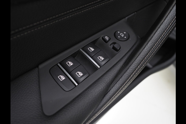 BMW 5 Serie Touring 520e | LED Grille | Keyless | Leder | Sfeerlicht | Camera | Memory | Cruise | Carplay