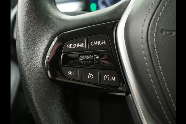 BMW 5 Serie Touring 520e | LED Grille | Keyless | Leder | Sfeerlicht | Camera | Memory | Cruise | Carplay