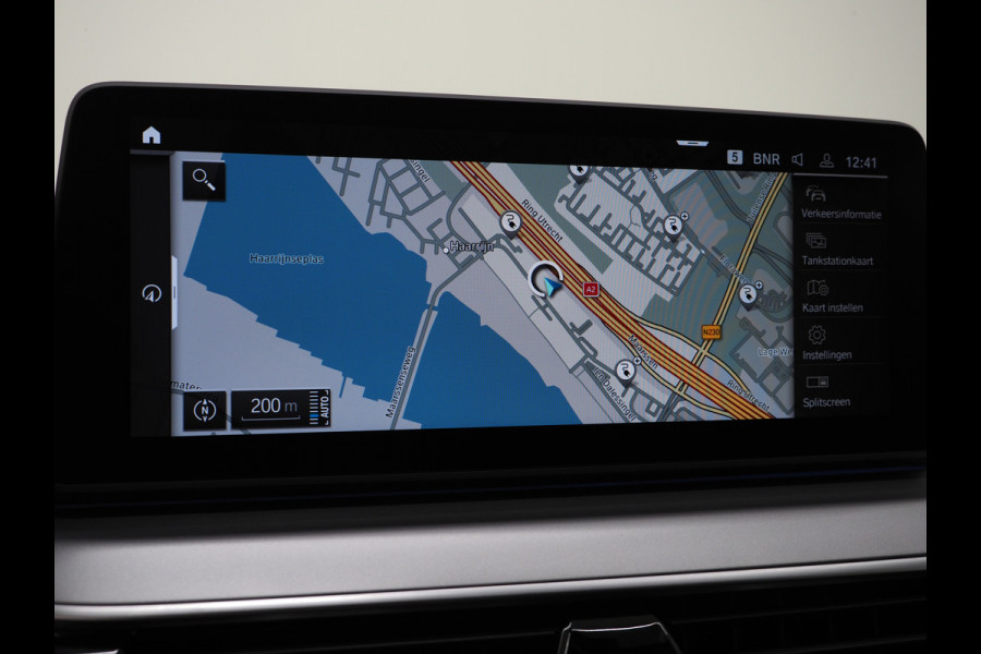 BMW 5 Serie Touring 520e | LED Grille | Keyless | Leder | Sfeerlicht | Camera | Memory | Cruise | Carplay