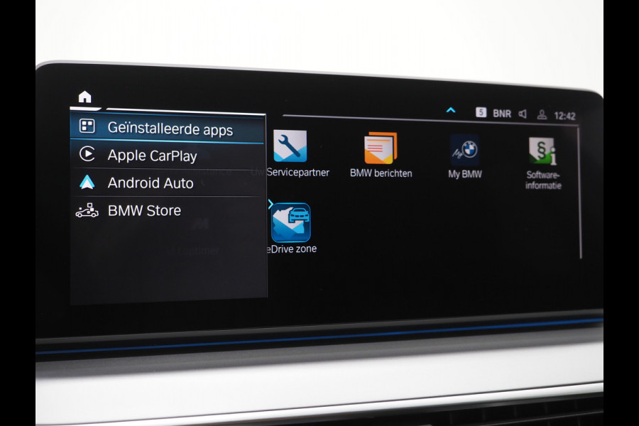 BMW 5 Serie Touring 520e | LED Grille | Keyless | Leder | Sfeerlicht | Camera | Memory | Cruise | Carplay