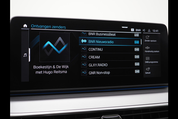 BMW 5 Serie Touring 520e | LED Grille | Keyless | Leder | Sfeerlicht | Camera | Memory | Cruise | Carplay