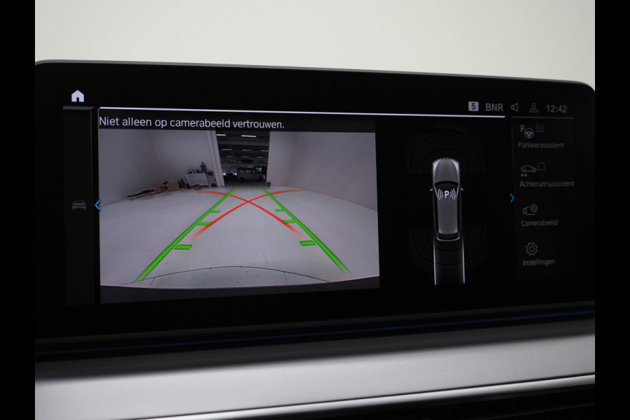 BMW 5 Serie Touring 520e | LED Grille | Keyless | Leder | Sfeerlicht | Camera | Memory | Cruise | Carplay