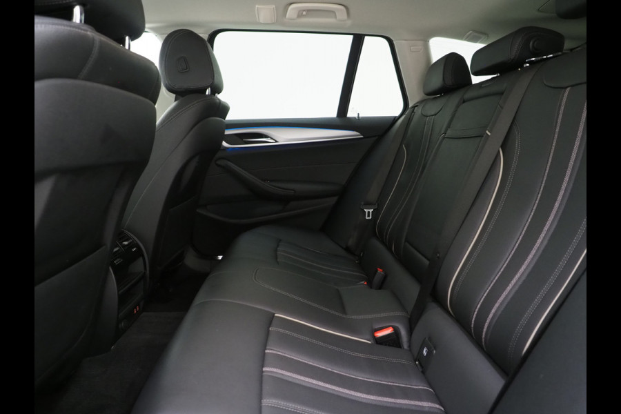 BMW 5 Serie Touring 520e | LED Grille | Keyless | Leder | Sfeerlicht | Camera | Memory | Cruise | Carplay