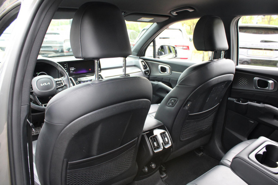 Kia Sorento 1.6 T-GDI Plug-in Hybrid 4WD ExecutiveLine 5p. |  Afneembare trekhaak | Panoramadak | 2 bandensets | Bestuurdersstoel Met Geheugen | BTW verrekenbaar | Dealer onderhouden