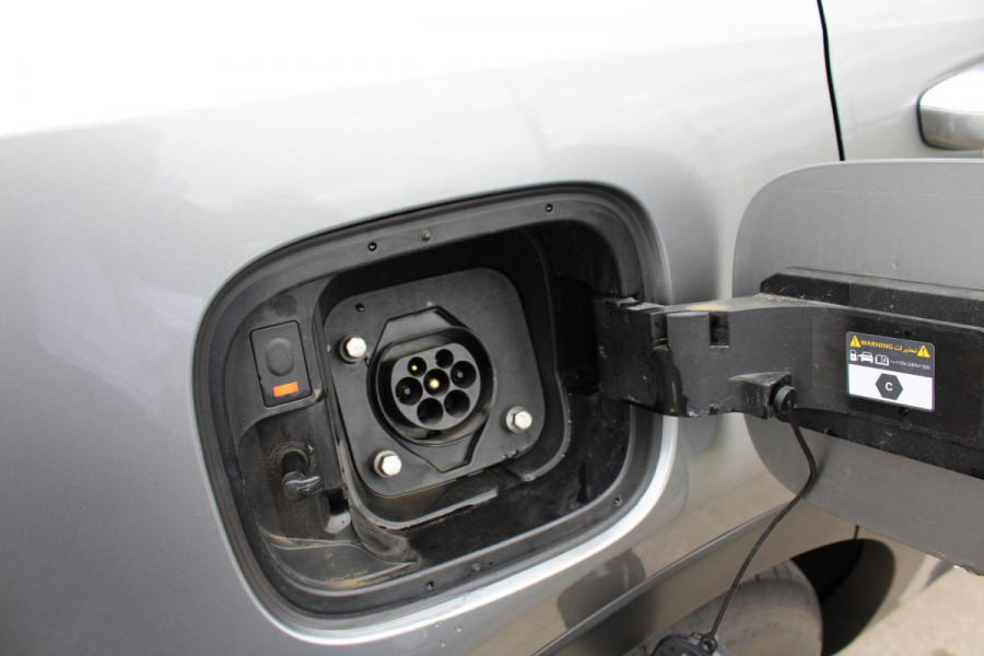 Kia Sorento 1.6 T-GDI Plug-in Hybrid 4WD ExecutiveLine 5p. |  Afneembare trekhaak | Panoramadak | 2 bandensets | Bestuurdersstoel Met Geheugen | BTW verrekenbaar | Dealer onderhouden