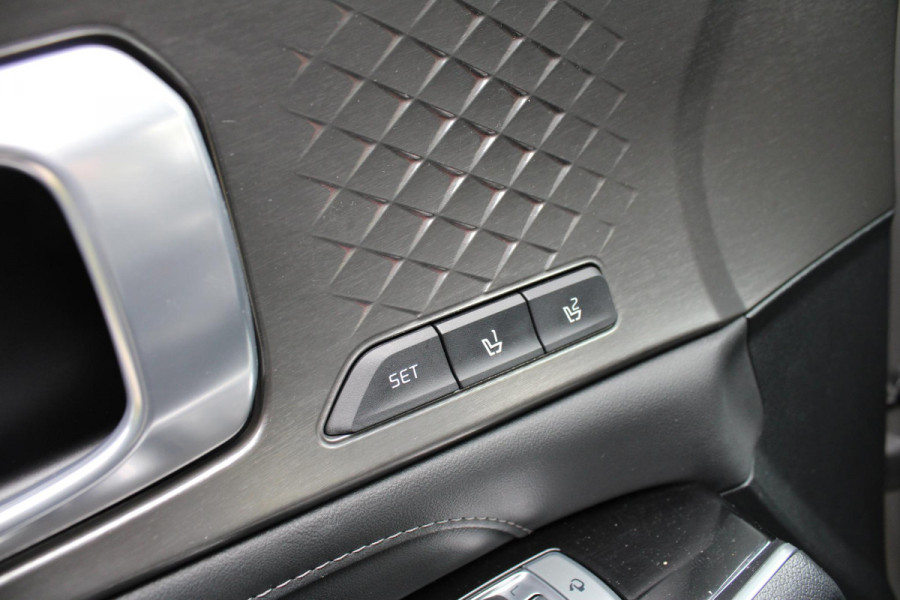 Kia Sorento 1.6 T-GDI Plug-in Hybrid 4WD ExecutiveLine 5p. |  Afneembare trekhaak | Panoramadak | 2 bandensets | Bestuurdersstoel Met Geheugen | BTW verrekenbaar | Dealer onderhouden