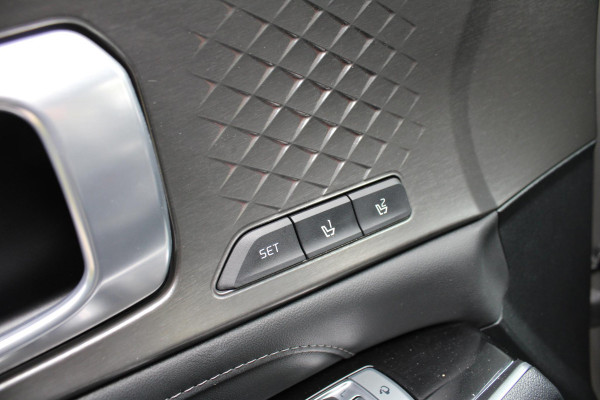 Kia Sorento 1.6 T-GDI Plug-in Hybrid 4WD ExecutiveLine 5p. |  Afneembare trekhaak | Panoramadak | 2 bandensets | Bestuurdersstoel Met Geheugen | BTW verrekenbaar | Dealer onderhouden