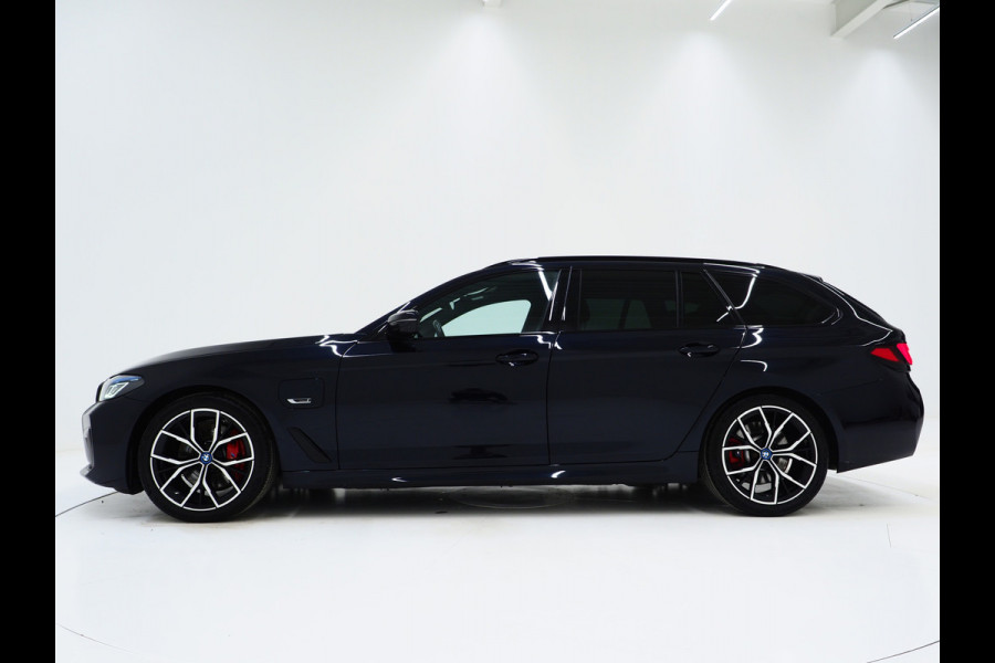BMW 5 Serie Touring 530e M Sport Shadow Line | Panoramadak | LED Grille | Harman/Kardon | Leder | HUD | 360 | LaserLED | Carplay
