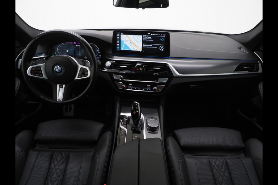 BMW 5 Serie Touring 530e M Sport Shadow Line | Panoramadak | LED Grille | Harman/Kardon | Leder | HUD | 360 | LaserLED | Carplay