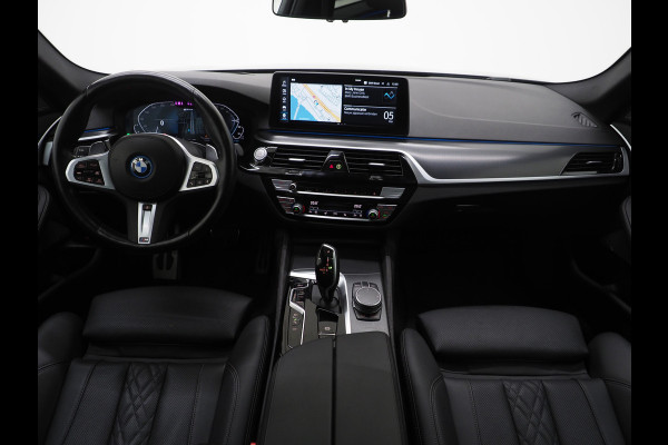 BMW 5 Serie Touring 530e M Sport Shadow Line | Panoramadak | LED Grille | Harman/Kardon | Leder | HUD | 360 | LaserLED | Carplay