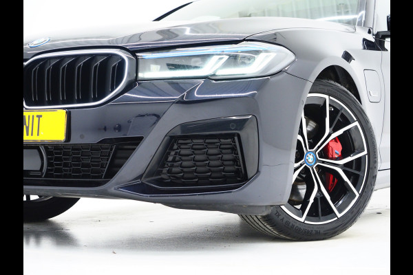 BMW 5 Serie Touring 530e M Sport Shadow Line | Panoramadak | LED Grille | Harman/Kardon | Leder | HUD | 360 | LaserLED | Carplay