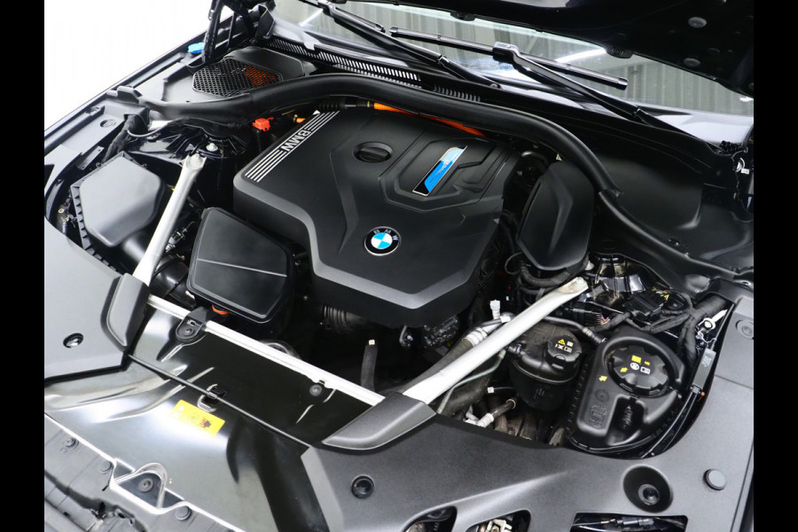 BMW 5 Serie Touring 530e M Sport Shadow Line | Panoramadak | LED Grille | Harman/Kardon | Leder | HUD | 360 | LaserLED | Carplay