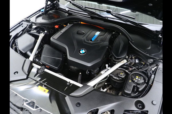 BMW 5 Serie Touring 530e M Sport Shadow Line | Panoramadak | LED Grille | Harman/Kardon | Leder | HUD | 360 | LaserLED | Carplay