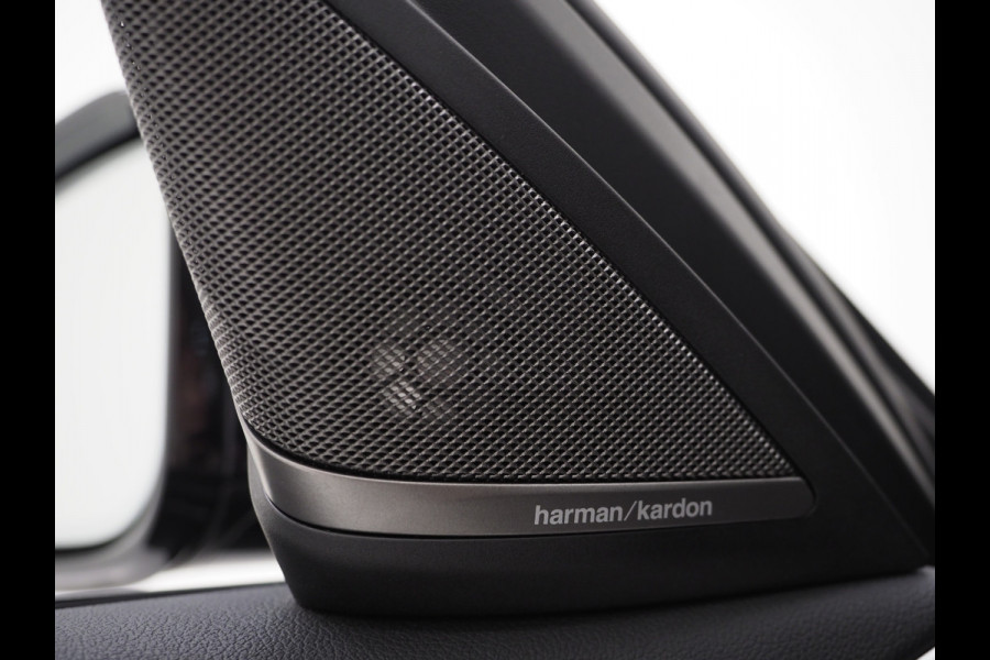 BMW 5 Serie Touring 530e M Sport Shadow Line | Panoramadak | LED Grille | Harman/Kardon | Leder | HUD | 360 | LaserLED | Carplay