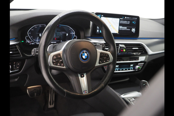 BMW 5 Serie Touring 530e M Sport Shadow Line | Panoramadak | LED Grille | Harman/Kardon | Leder | HUD | 360 | LaserLED | Carplay