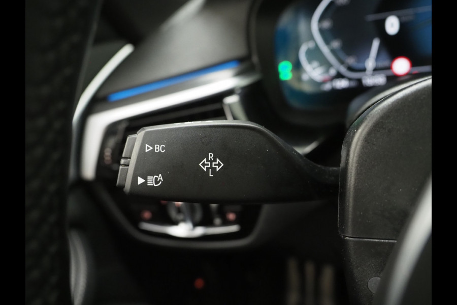 BMW 5 Serie Touring 530e M Sport Shadow Line | Panoramadak | LED Grille | Harman/Kardon | Leder | HUD | 360 | LaserLED | Carplay