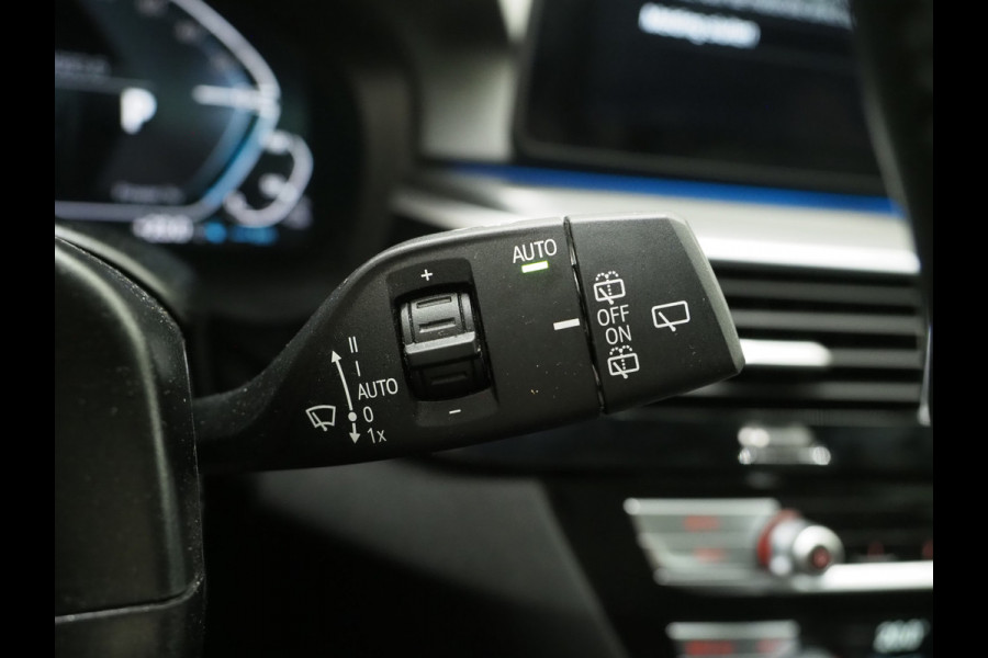 BMW 5 Serie Touring 530e M Sport Shadow Line | Panoramadak | LED Grille | Harman/Kardon | Leder | HUD | 360 | LaserLED | Carplay