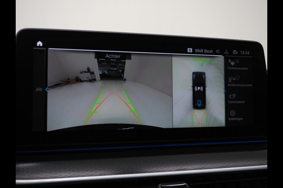 BMW 5 Serie Touring 530e M Sport Shadow Line | Panoramadak | LED Grille | Harman/Kardon | Leder | HUD | 360 | LaserLED | Carplay