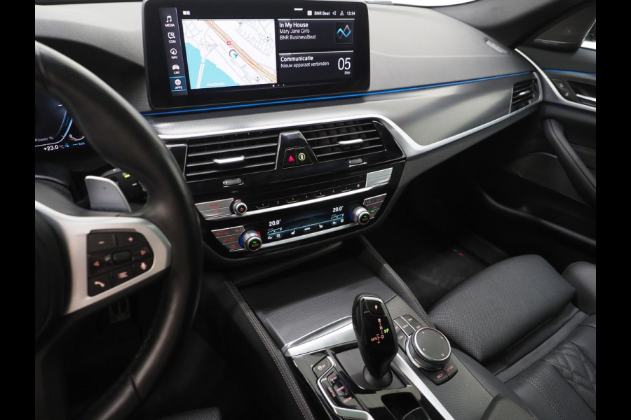BMW 5 Serie Touring 530e M Sport Shadow Line | Panoramadak | LED Grille | Harman/Kardon | Leder | HUD | 360 | LaserLED | Carplay
