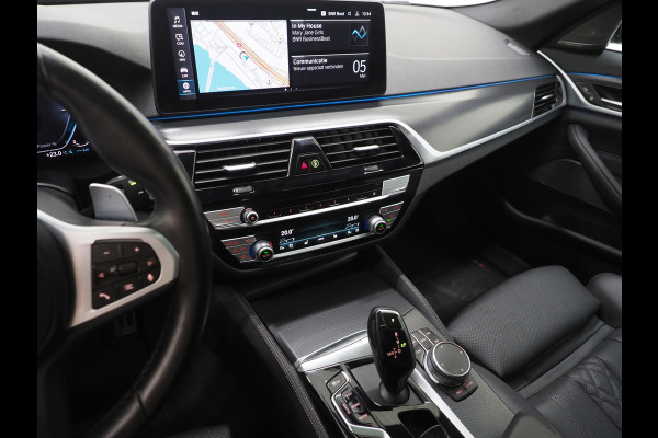 BMW 5 Serie Touring 530e M Sport Shadow Line | Panoramadak | LED Grille | Harman/Kardon | Leder | HUD | 360 | LaserLED | Carplay