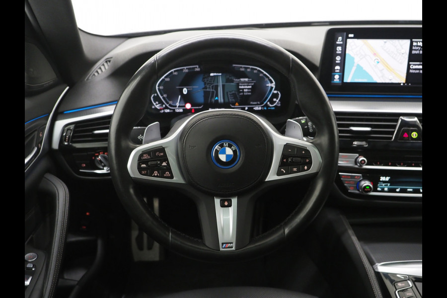 BMW 5 Serie Touring 530e M Sport Shadow Line | Panoramadak | LED Grille | Harman/Kardon | Leder | HUD | 360 | LaserLED | Carplay