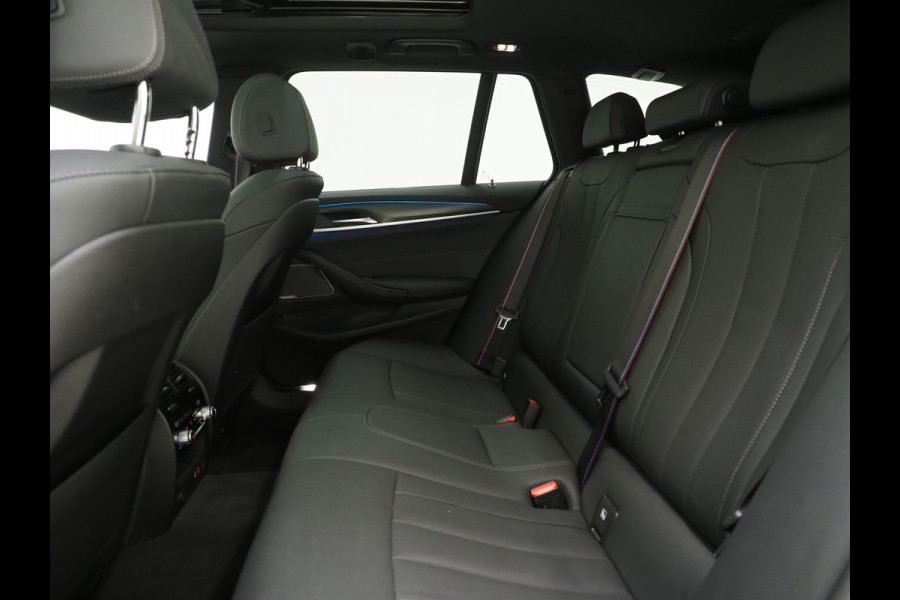BMW 5 Serie Touring 530e M Sport Shadow Line | Panoramadak | LED Grille | Harman/Kardon | Leder | HUD | 360 | LaserLED | Carplay