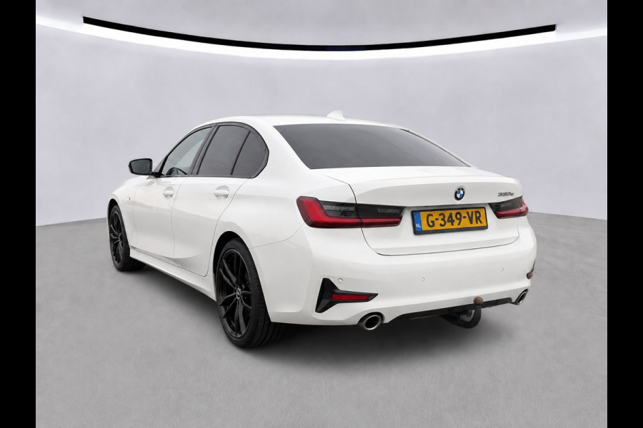 BMW 3-serie 330e eDrive Edition High Executive | Stoelverwarming | Navigatie | Apple Carplay | Parkeersensoren | Keyless | Cruise Control | LED | Leer | Trekhaak | Climate Control |