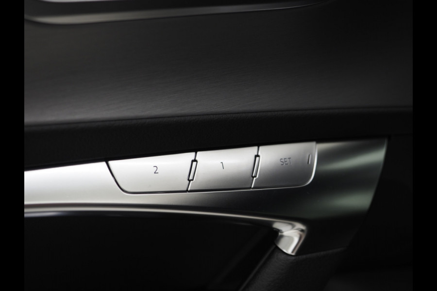 Audi A6 Avant 55 TFSI e quattro Full Black | Trekhaak | Keyless | Adaptive Cruise | Camera | Memory | Stoelverwarming | Carplay