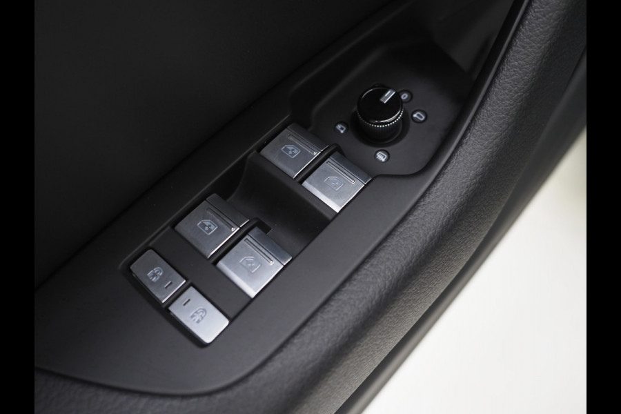 Audi A6 Avant 55 TFSI e quattro Full Black | Trekhaak | Keyless | Adaptive Cruise | Camera | Memory | Stoelverwarming | Carplay