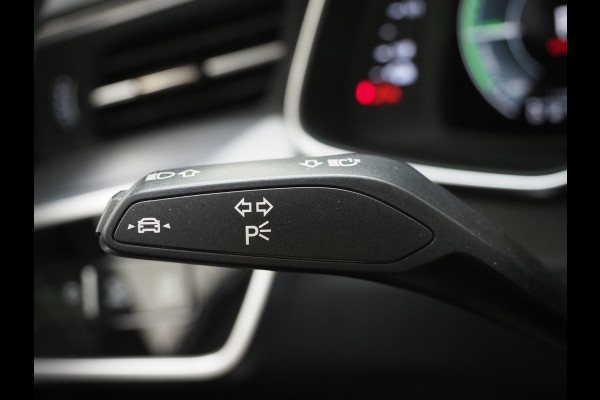 Audi A6 Avant 55 TFSI e quattro Full Black | Trekhaak | Keyless | Adaptive Cruise | Camera | Memory | Stoelverwarming | Carplay