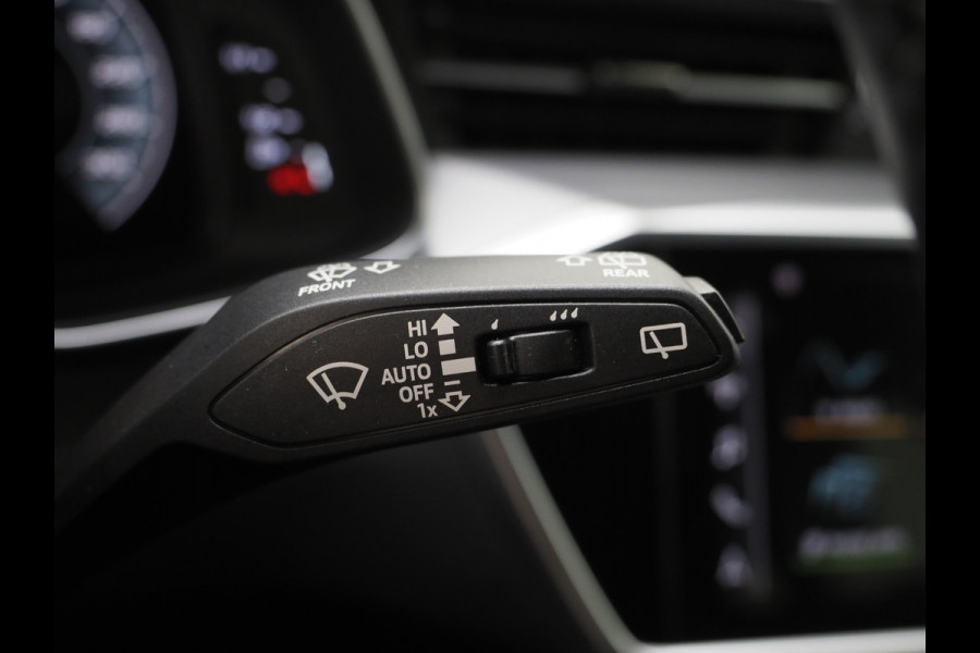 Audi A6 Avant 55 TFSI e quattro Full Black | Trekhaak | Keyless | Adaptive Cruise | Camera | Memory | Stoelverwarming | Carplay