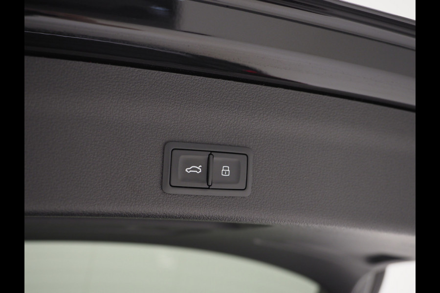 Audi A6 Avant 55 TFSI e quattro Full Black | Trekhaak | Keyless | Adaptive Cruise | Camera | Memory | Stoelverwarming | Carplay