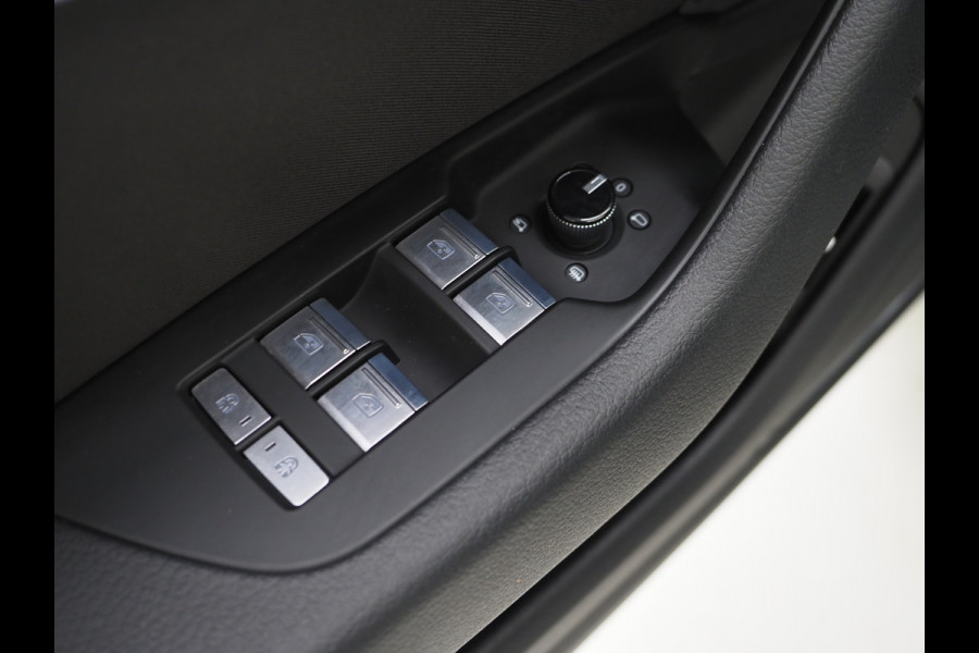 Audi A6 Avant 50 TFSI e quattro | Panoramadak | Trekhaak | B&O Audio | Sfeerlicht | Keyless | Adaptive Cruise | Carplay