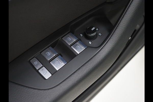 Audi A6 Avant 50 TFSI e quattro | Panoramadak | Trekhaak | B&O Audio | Sfeerlicht | Keyless | Adaptive Cruise | Carplay