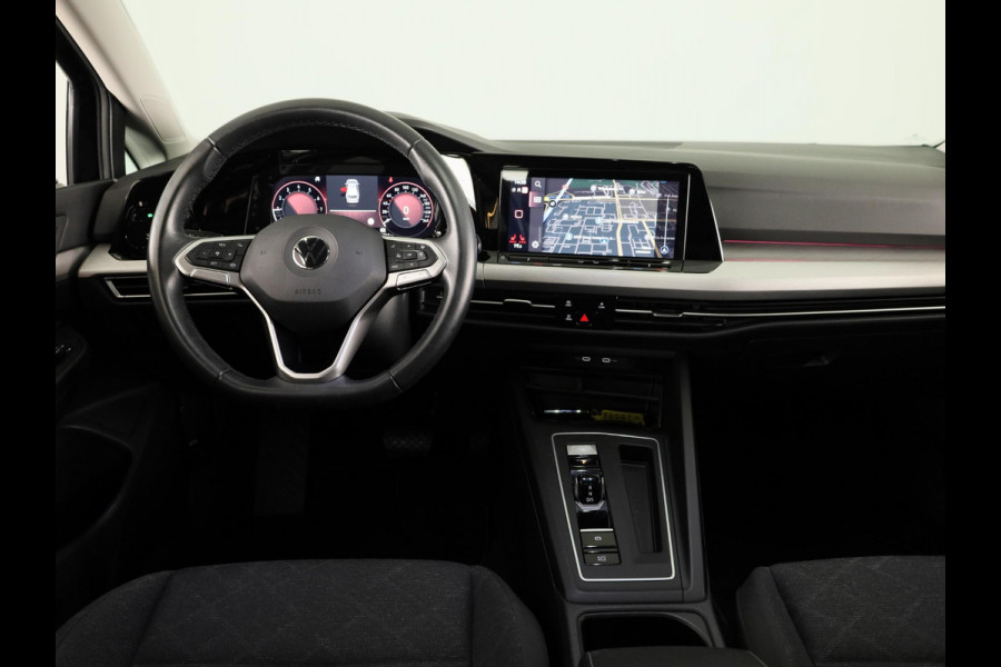 Volkswagen Golf Variant 1.0 eTSI Life | 110 pk Automaat (DSG) | Verlengde garantie | Navigatie | Parkeersensoren | Achteruitrijcamera | LED koplampen |17" All season banden |