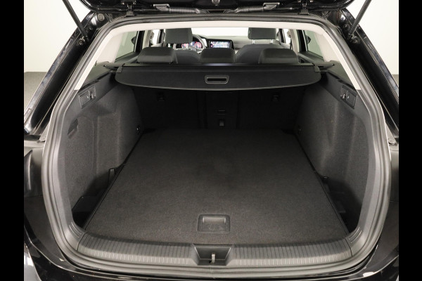 Volkswagen Golf Variant 1.0 eTSI Life | 110 pk Automaat (DSG) | Verlengde garantie | Navigatie | Parkeersensoren | Achteruitrijcamera | LED koplampen |17" All season banden |