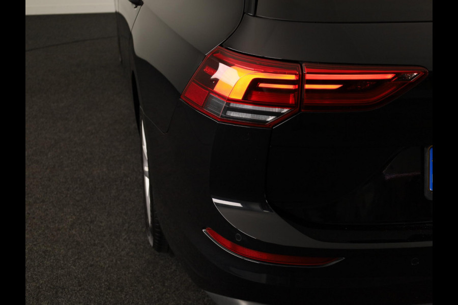 Volkswagen Golf Variant 1.0 eTSI Life | 110 pk Automaat (DSG) | Verlengde garantie | Navigatie | Parkeersensoren | Achteruitrijcamera | LED koplampen |17" All season banden |