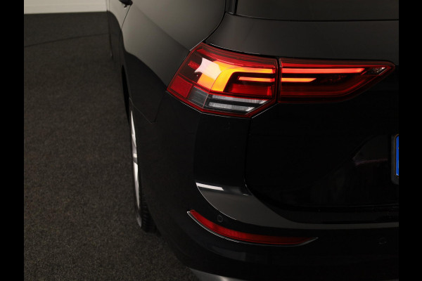 Volkswagen Golf Variant 1.0 eTSI Life | 110 pk Automaat (DSG) | Verlengde garantie | Navigatie | Parkeersensoren | Achteruitrijcamera | LED koplampen |17" All season banden |