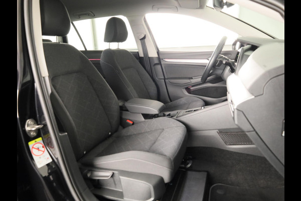 Volkswagen Golf Variant 1.0 eTSI Life | 110 pk Automaat (DSG) | Verlengde garantie | Navigatie | Parkeersensoren | Achteruitrijcamera | LED koplampen |17" All season banden |