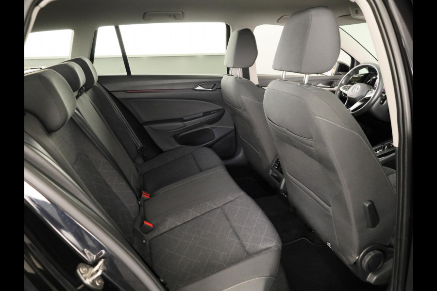 Volkswagen Golf Variant 1.0 eTSI Life | 110 pk Automaat (DSG) | Verlengde garantie | Navigatie | Parkeersensoren | Achteruitrijcamera | LED koplampen |17" All season banden |