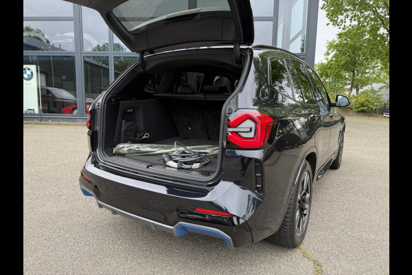 BMW iX3 Executive 80 kWh M-Sport |SOH 99% | ELEKTRISCHE TREKHAAK| ELEKTRISCHE ACHTERKLEP| PANORAMADAK| DRIVING ASSISTENT PROFESSIONAL| DODE HOEK SENSOR| STOELVERWARMING