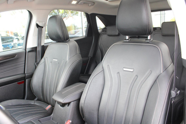 Ford Kuga 2.5 PHEV Vignale | Full Options! | Wegklapbare Trekhaak | Panorama Dak | Stoel + Stuurverwarming | Adaptive Cruise Control | BLIS |