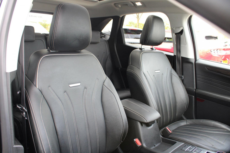 Ford Kuga 2.5 PHEV Vignale | Full Options! | Wegklapbare Trekhaak | Panorama Dak | Stoel + Stuurverwarming | Adaptive Cruise Control | BLIS |